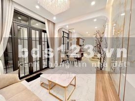 Bán Nhà đẹp 6TẦNG ven hồ Tây Hồ, kinh doanh,oto vào 8 tỷ.