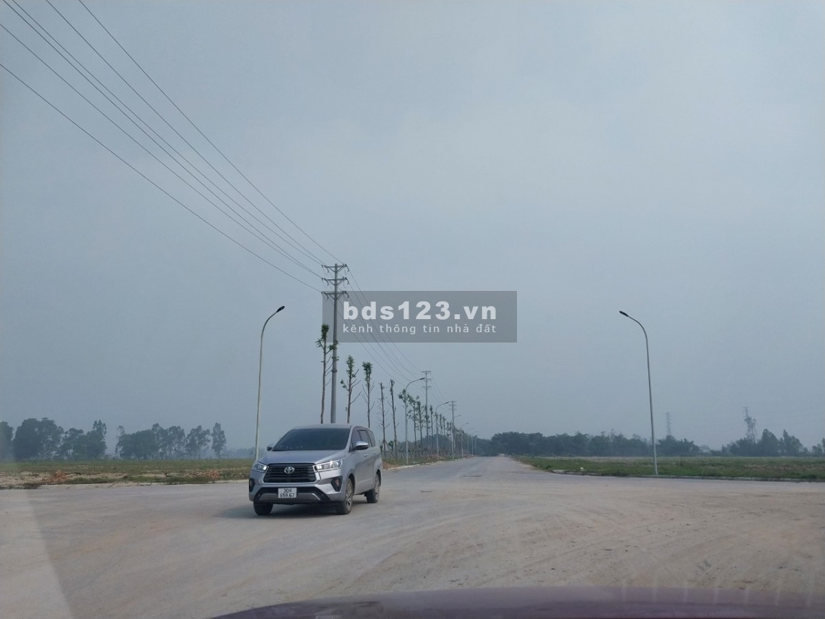 Cần chuyển nhượng 2.789m2 đất công nghiệp mặt đường 379 Văn Giang - Hưng Yên. Mặt tiền rộng.