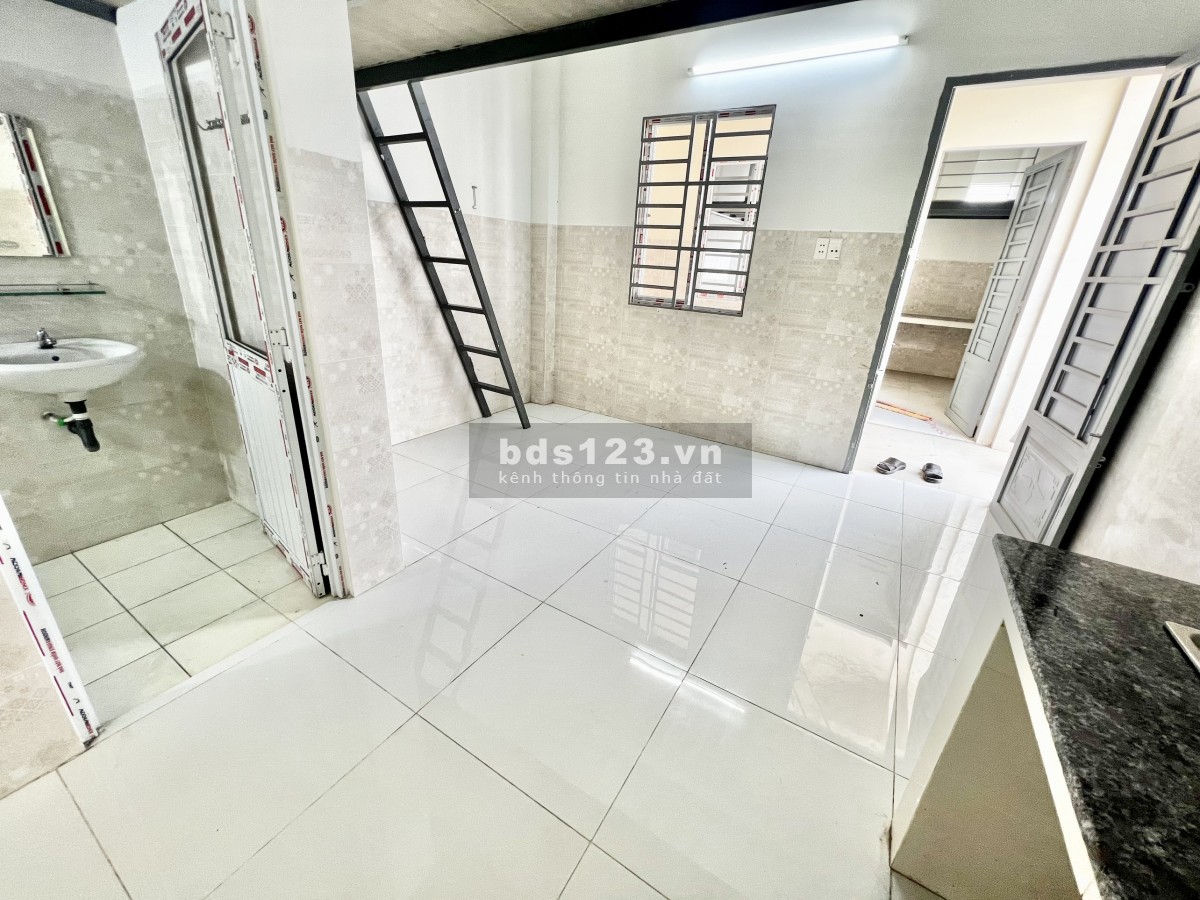 Cho thuê phòng trọ tòa nhà mới xây đẹp tinh tươm, Máy Lạnh + Gác lửng cao, ban công riêng