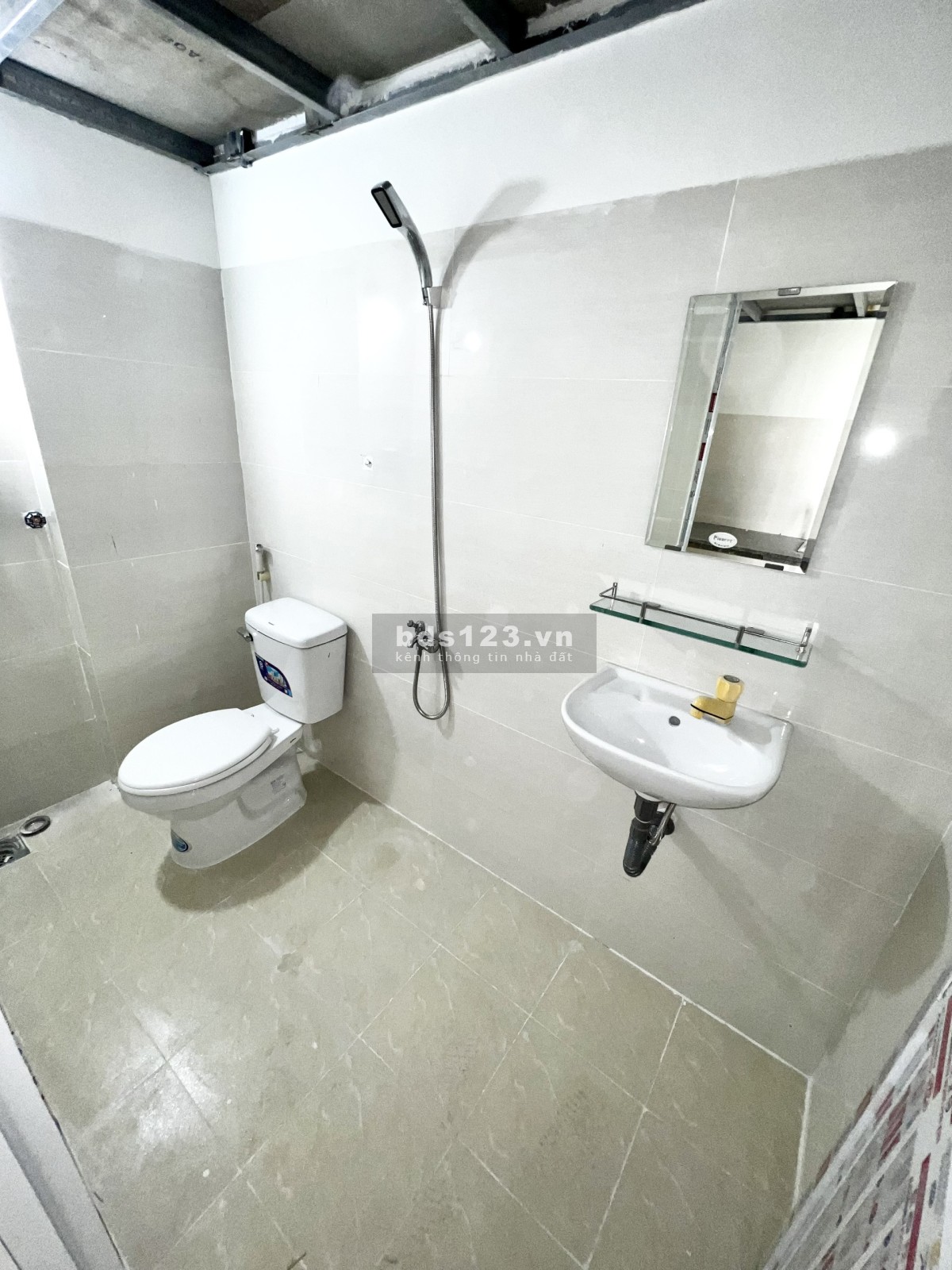 Cho thuê phòng trọ tòa nhà mới xây đẹp tinh tươm, Máy Lạnh + Gác lửng cao, ban công riêng
