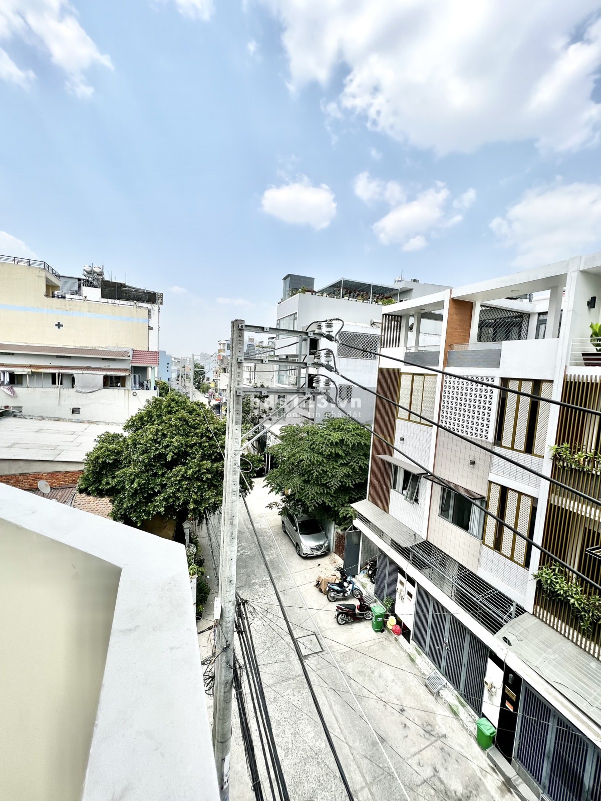 Cho thuê phòng trọ tòa nhà mới xây đẹp tinh tươm, Máy Lạnh + Gác lửng cao, ban công riêng