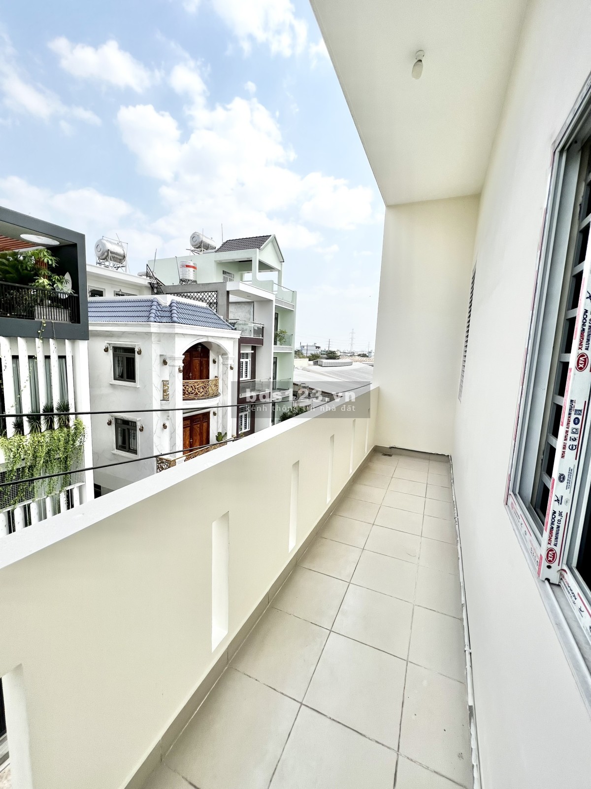 Cho thuê trọ, khai trương tòa nhà mới xây đẹp lung linh, Máy Lạnh + Gác lửng cao, Ban Công riêng.