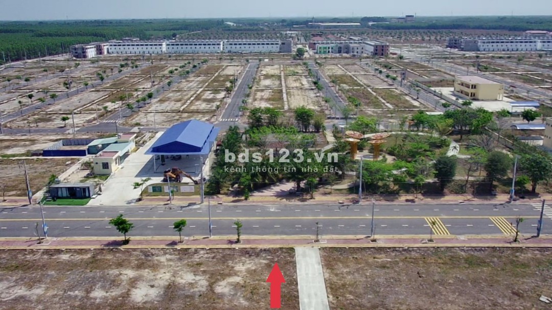 Ngộp bank bán cắt lỗ lô đất 100m2 đường 25m cạnh khu công nghiệp lớn nhất Bình Dương