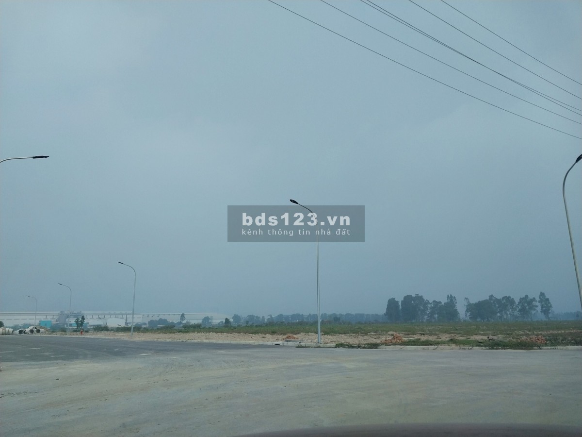 Cần chuyển nhượng 2.789m2 đất công nghiệp mặt đường 379 Văn Giang - Hưng Yên. Mặt tiền rộng.