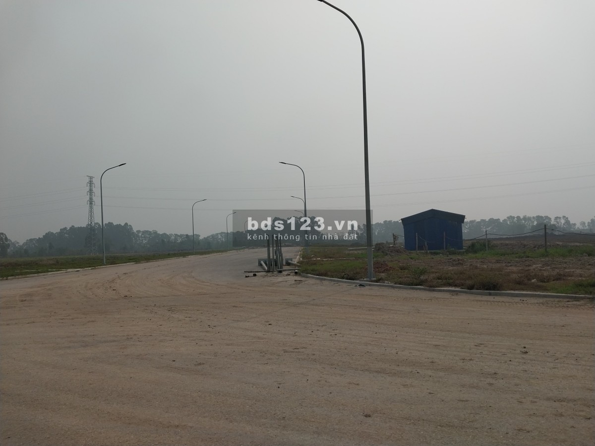 Cần chuyển nhượng 2.789m2 đất công nghiệp mặt đường 379 Văn Giang - Hưng Yên. Mặt tiền rộng.