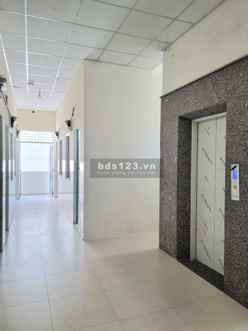 Cho thuê phòng trọ tòa nhà mới xây đẹp tinh tươm, Máy Lạnh + Gác lửng cao, ban công riêng