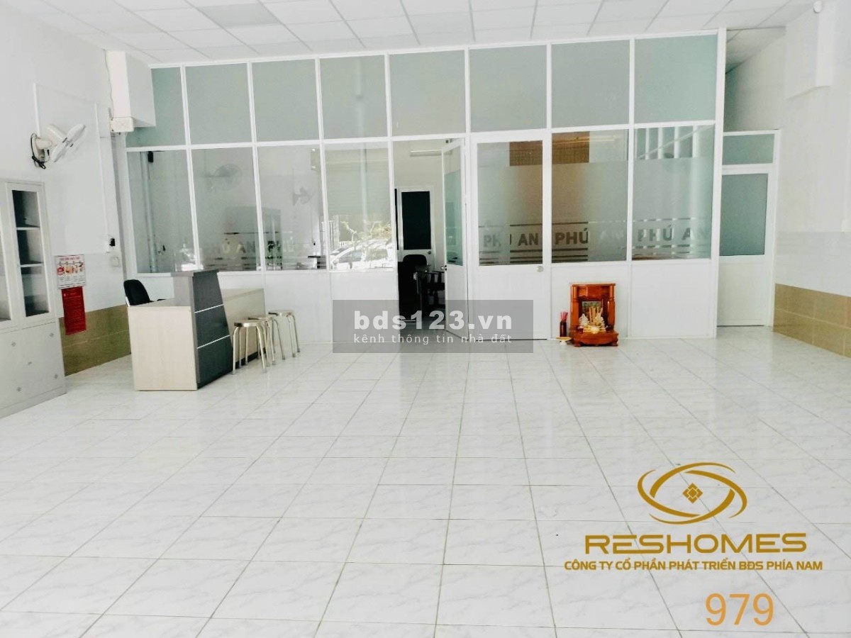 Cho thuê mặt bằng trống thông suốt Võ Thị Sáu, ngang 8m, cửa cuốn tự động