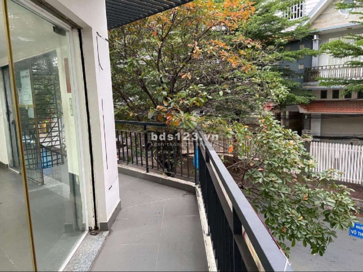 Cho thuê mặt bằng 140m2 góc 2 mặt tiền khu Vincom Quận 7
