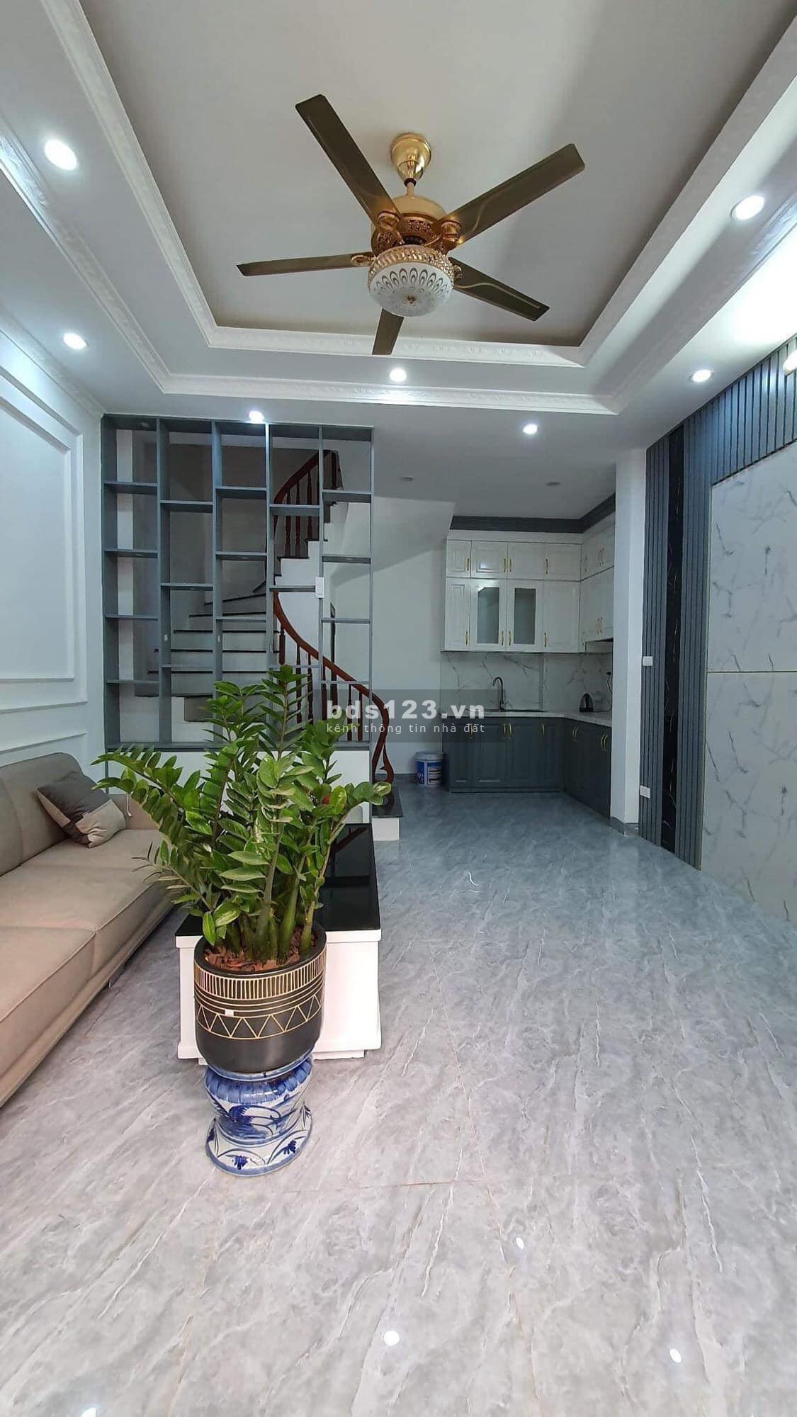 Hiến bán nhà lô góc kinh doanh - Ô tô 7 chỗ - Háng xóm TIME CITY - Nhỉnh 3 tỷ - 5 tầng.