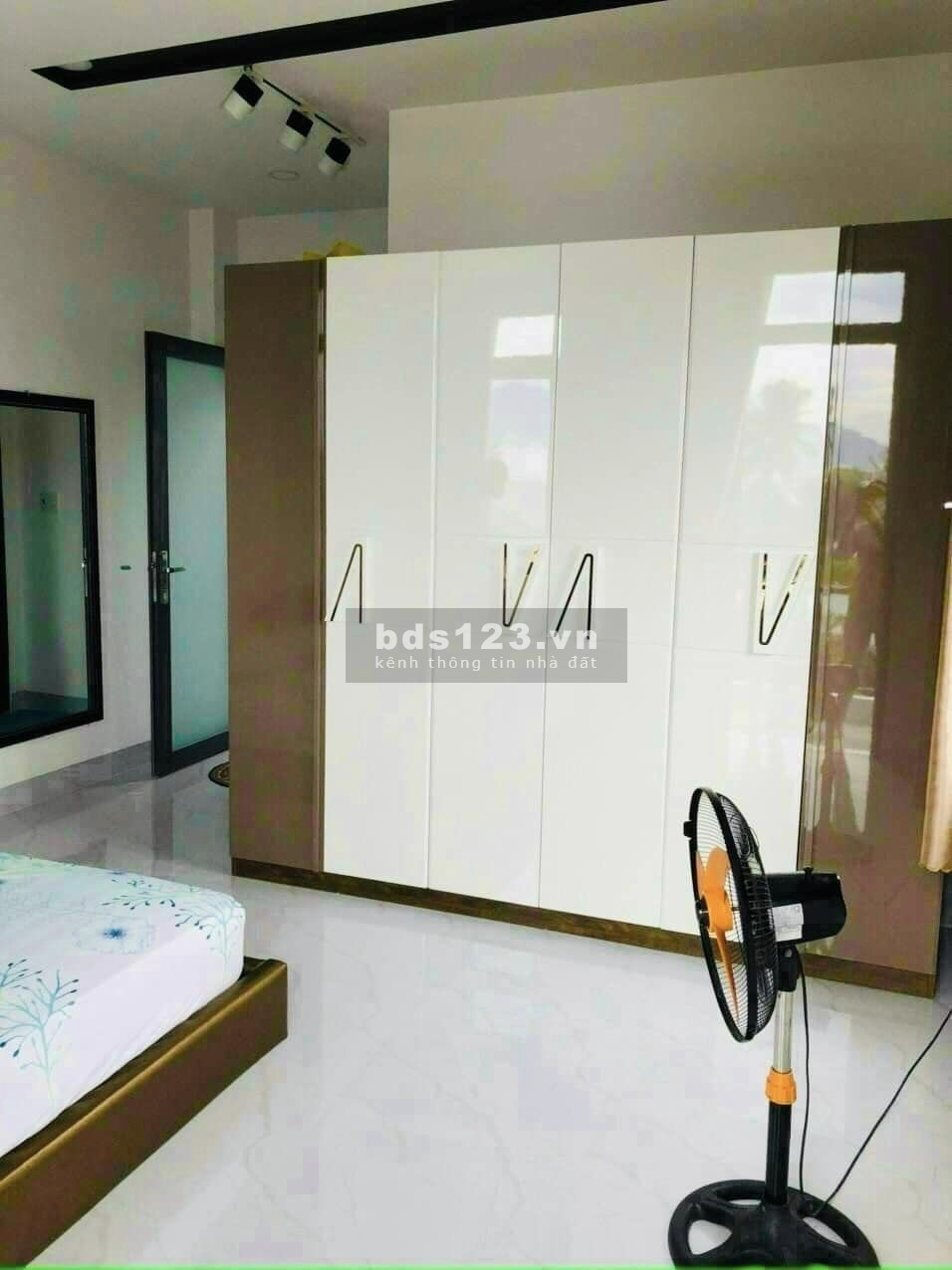Bán nhà mặt tiền hẻm nhựa xe tải đường Nguyễn Văn Thương, Bình Thạnh, DT 6 x 12m, giá chỉ 10 tỷ
