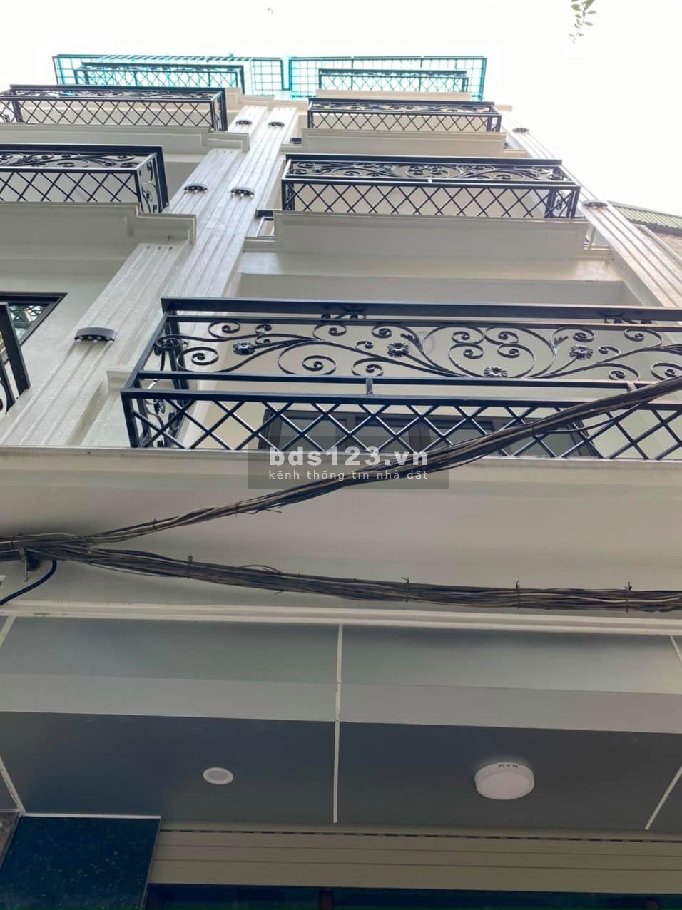 Bán nhà 5 tầng gấp mới xây, nằm sát phố Lê Thanh Nghị, full nội thất giá 3.75 tỷ