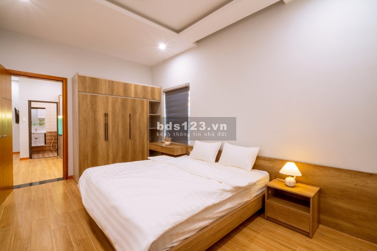 Bán nhà mặt tiền tòa căn hộ 5 tầng mới xây kiên cố - Mặt tiền đường 7m5 cách biển 100m