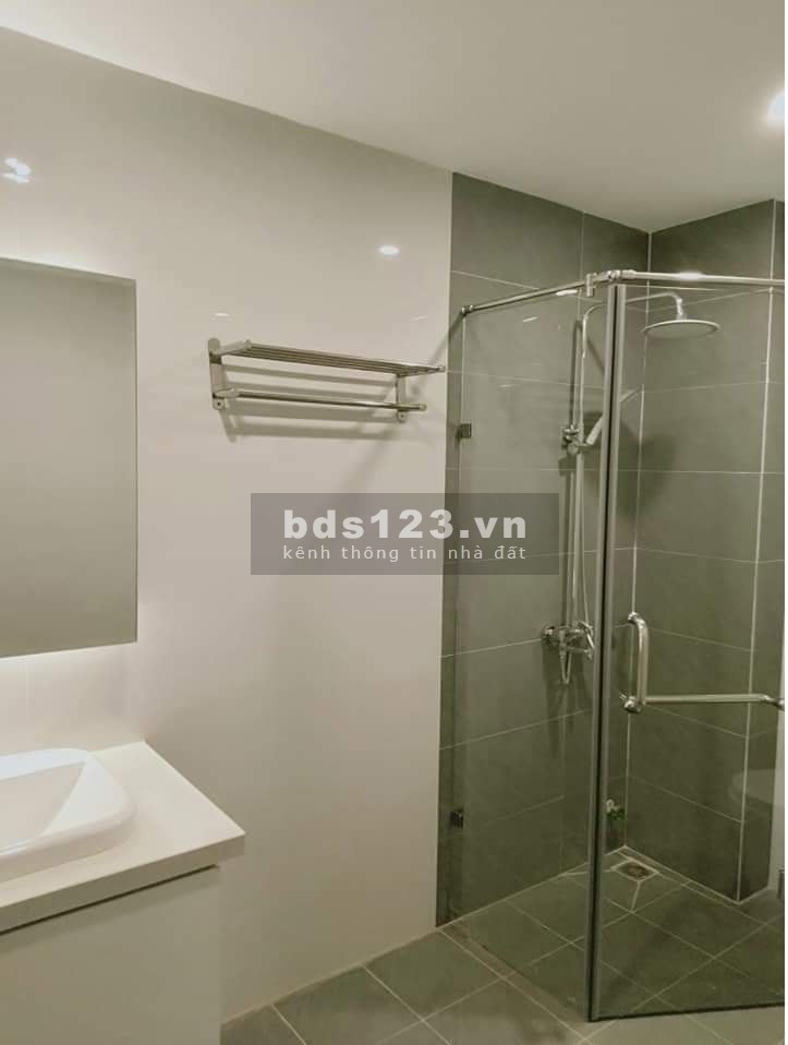 Bán nhà 5 tầng gấp mới xây, nằm sát phố Lê Thanh Nghị, full nội thất giá 3.75 tỷ