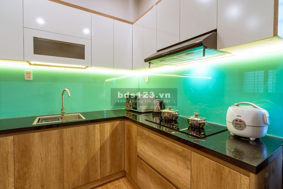 Bán nhà mặt tiền tòa căn hộ 5 tầng mới xây kiên cố - Mặt tiền đường 7m5 cách biển 100m