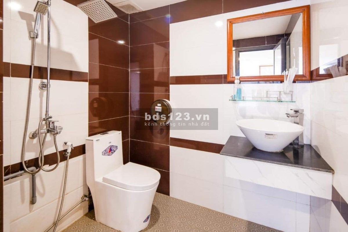 Bán nhà mặt tiền tòa căn hộ 5 tầng mới xây kiên cố - Mặt tiền đường 7m5 cách biển 100m