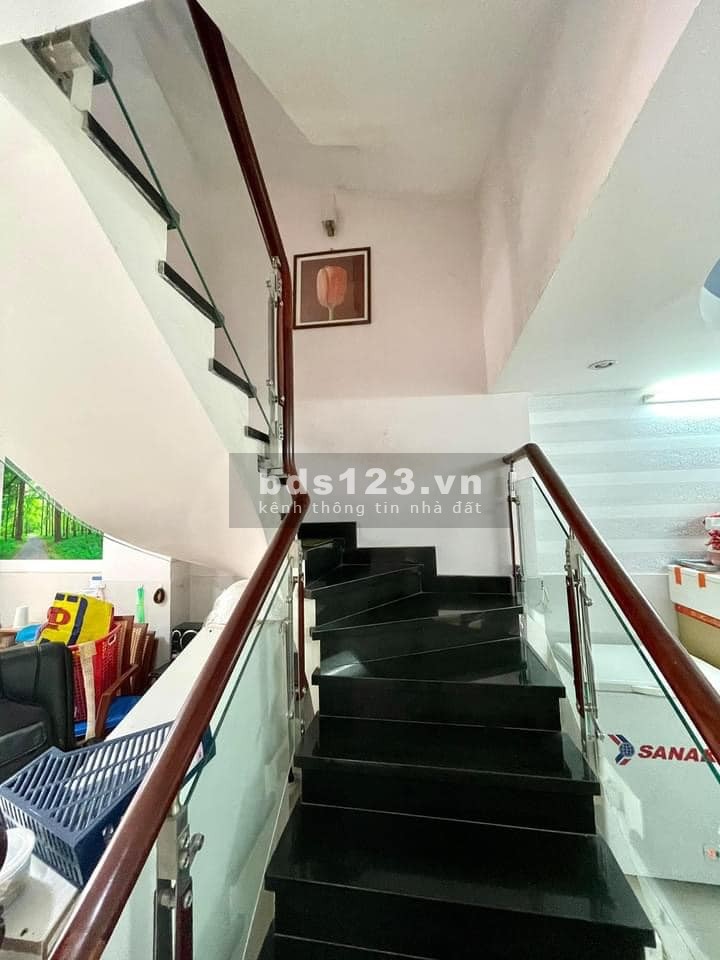 Bán nhà đẹp, khu thương gia, phường 25, Bình Thạnh, 58m2, 4 tầng, 6 phòng ngủ, 4 nhà vệ sinh