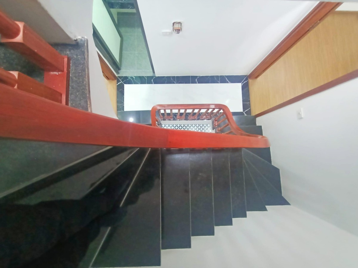 Bán nhà Bạch Mai 40m x 5 tầng ngõ thông giá nhỉnh 5 Tỷ