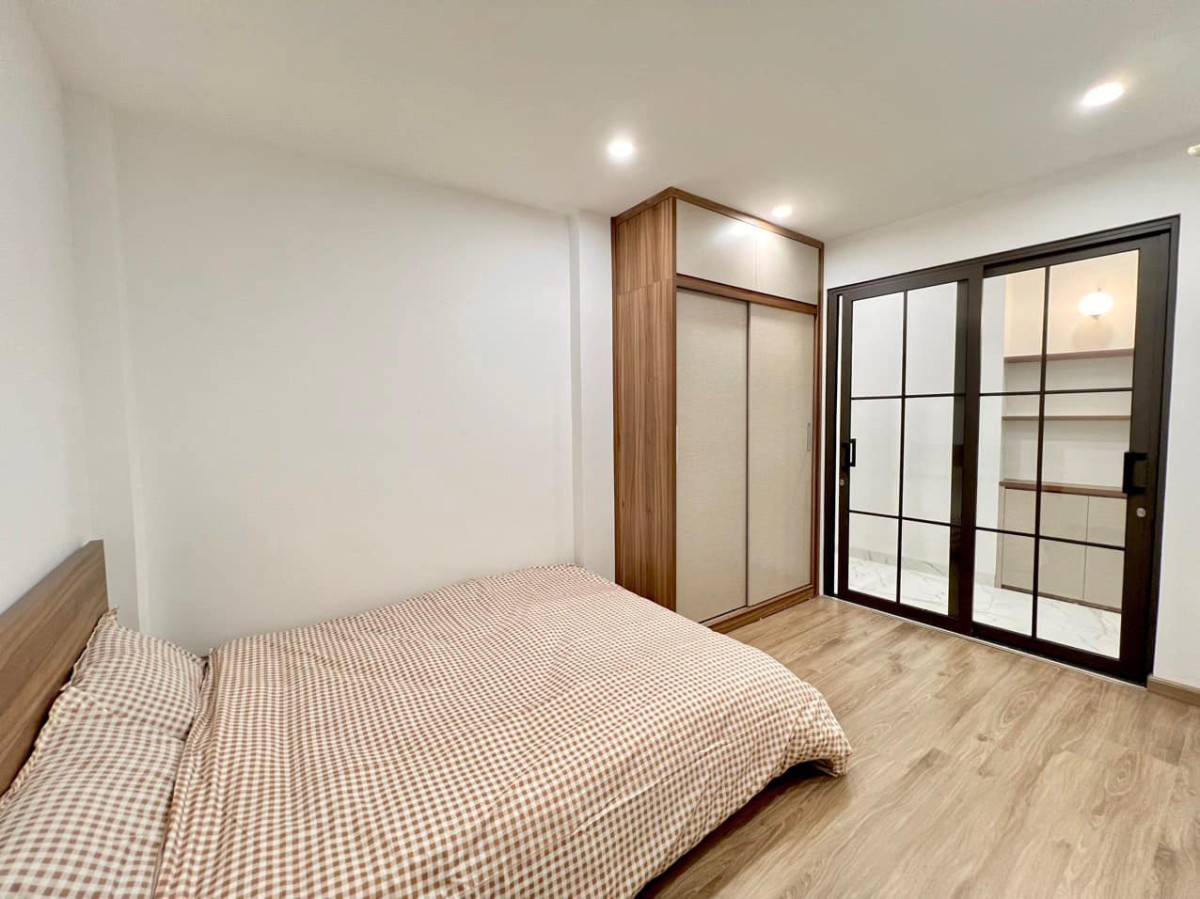 Bán gấp nhà phố Nguyễn Trãi. mặt ngõ ô tô tránh, diện tích 53m2, mặt tiền 4,5m. Chỉ 4.6 tỷ