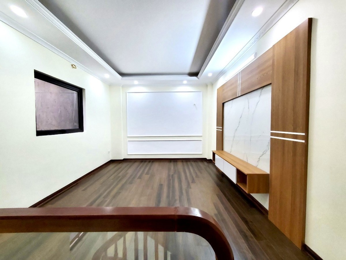 Bán nhà phố Minh Khai, Hai Bà Trưng 39m2 x 5 tầng, Giá 5.55 tỷ.
