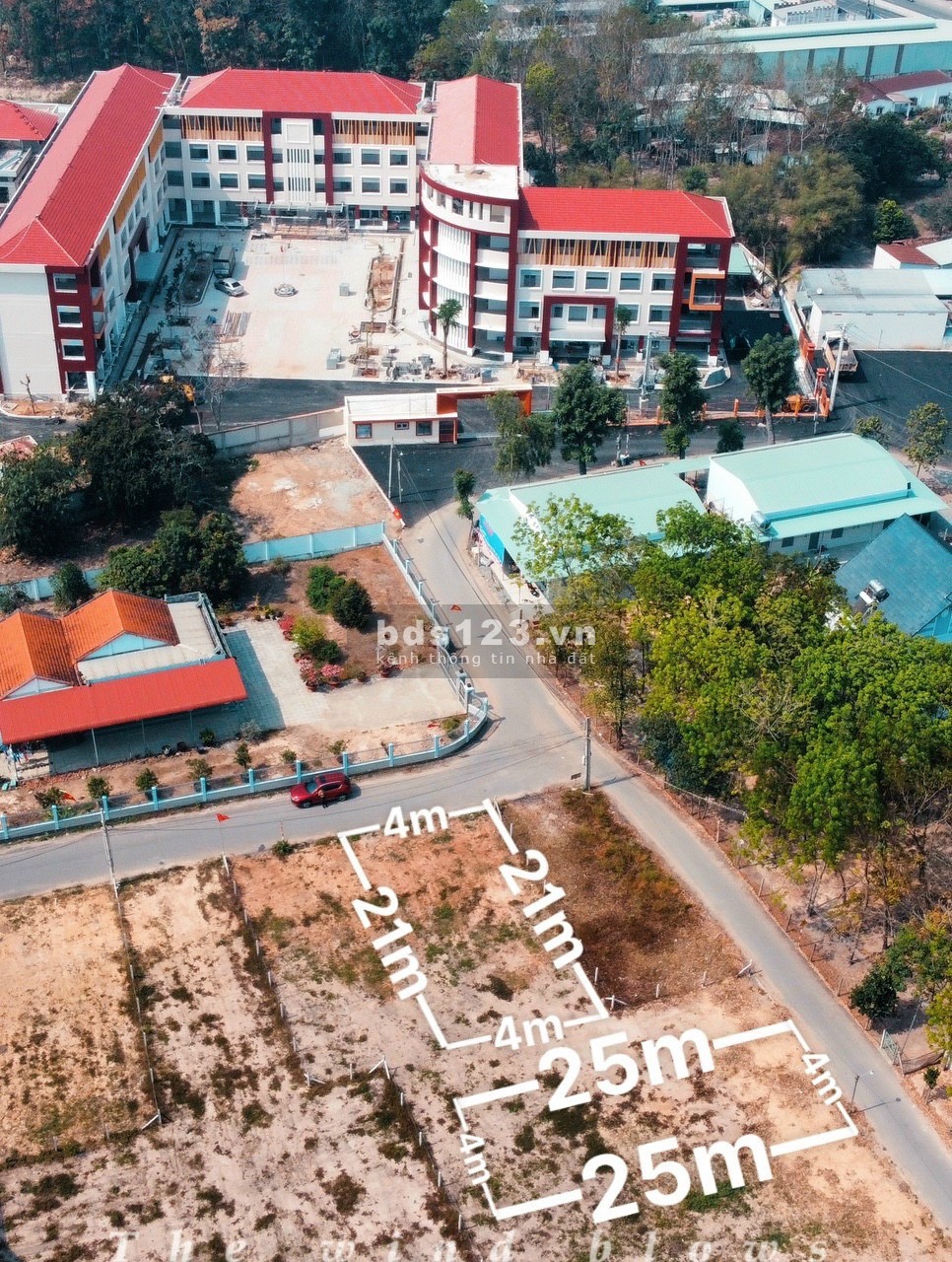 Cần bán gấp lô đất mặt bằng kinh doanh đối diện trường tiểu học Định Hoà