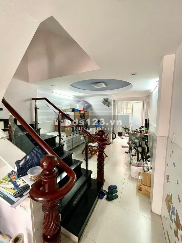 Bán nhà đẹp, khu thương gia, phường 25, Bình Thạnh, 58m2, 4 tầng, 6 phòng ngủ, 4 nhà vệ sinh