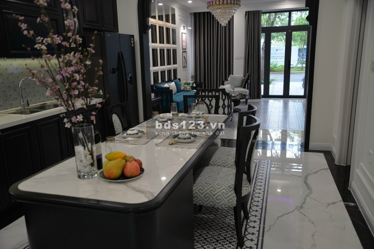Chính chủ cần bán Shophouse đối diện TT Tp, thích hợp ở và buôn bán