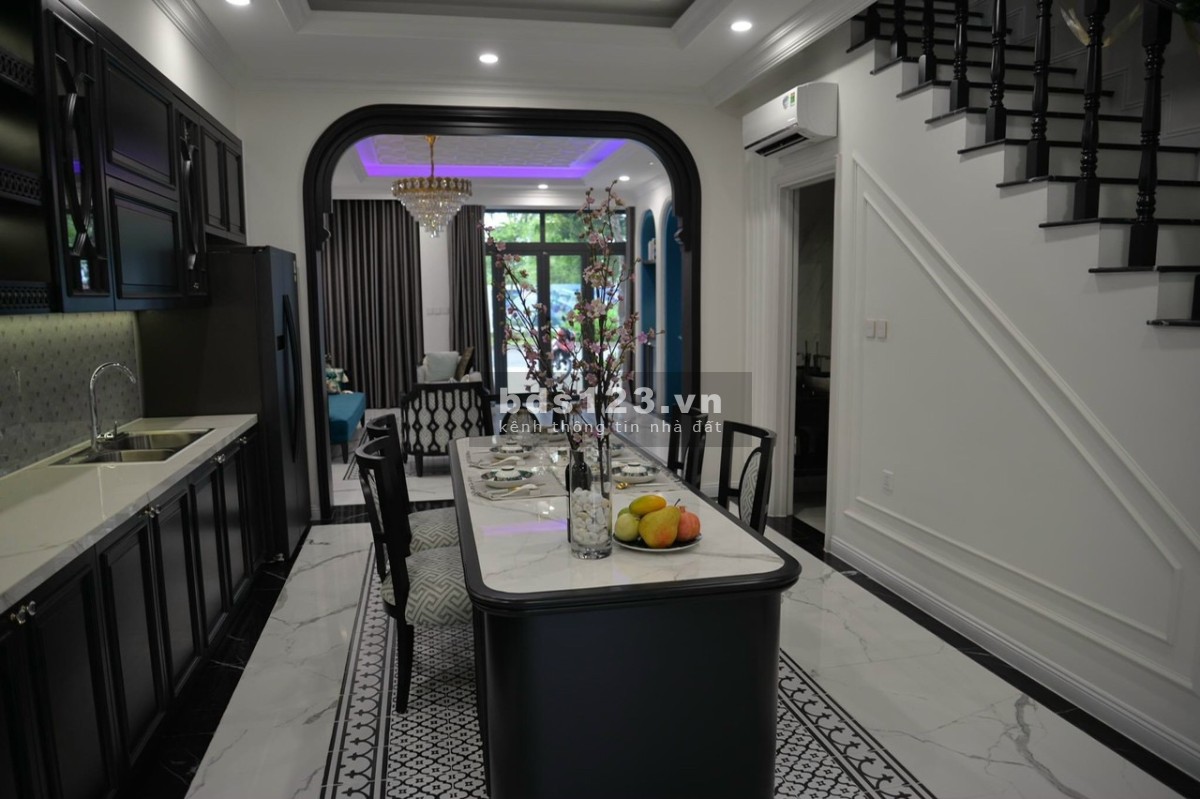Chính chủ cần bán Shophouse đối diện TT Tp, thích hợp ở và buôn bán