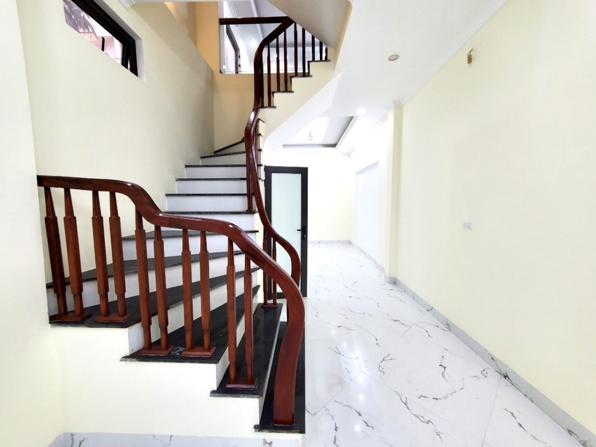 Bán nhà phố Minh Khai, Hai Bà Trưng 39m2 x 5 tầng, Giá 5.55 tỷ.