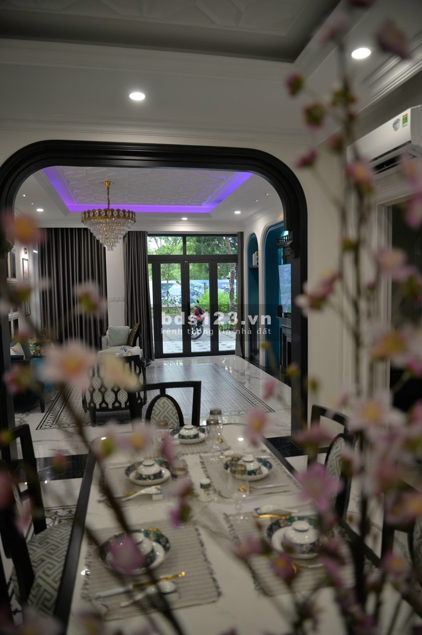 Chính chủ cần bán Shophouse đối diện TT Tp, thích hợp ở và buôn bán