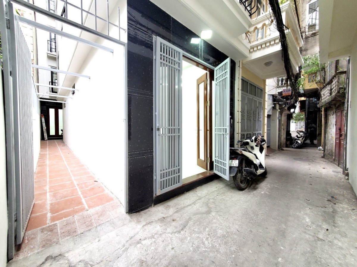 Bán nhà phố Minh Khai, Hai Bà Trưng 39m2 x 5 tầng, Giá 5.55 tỷ.