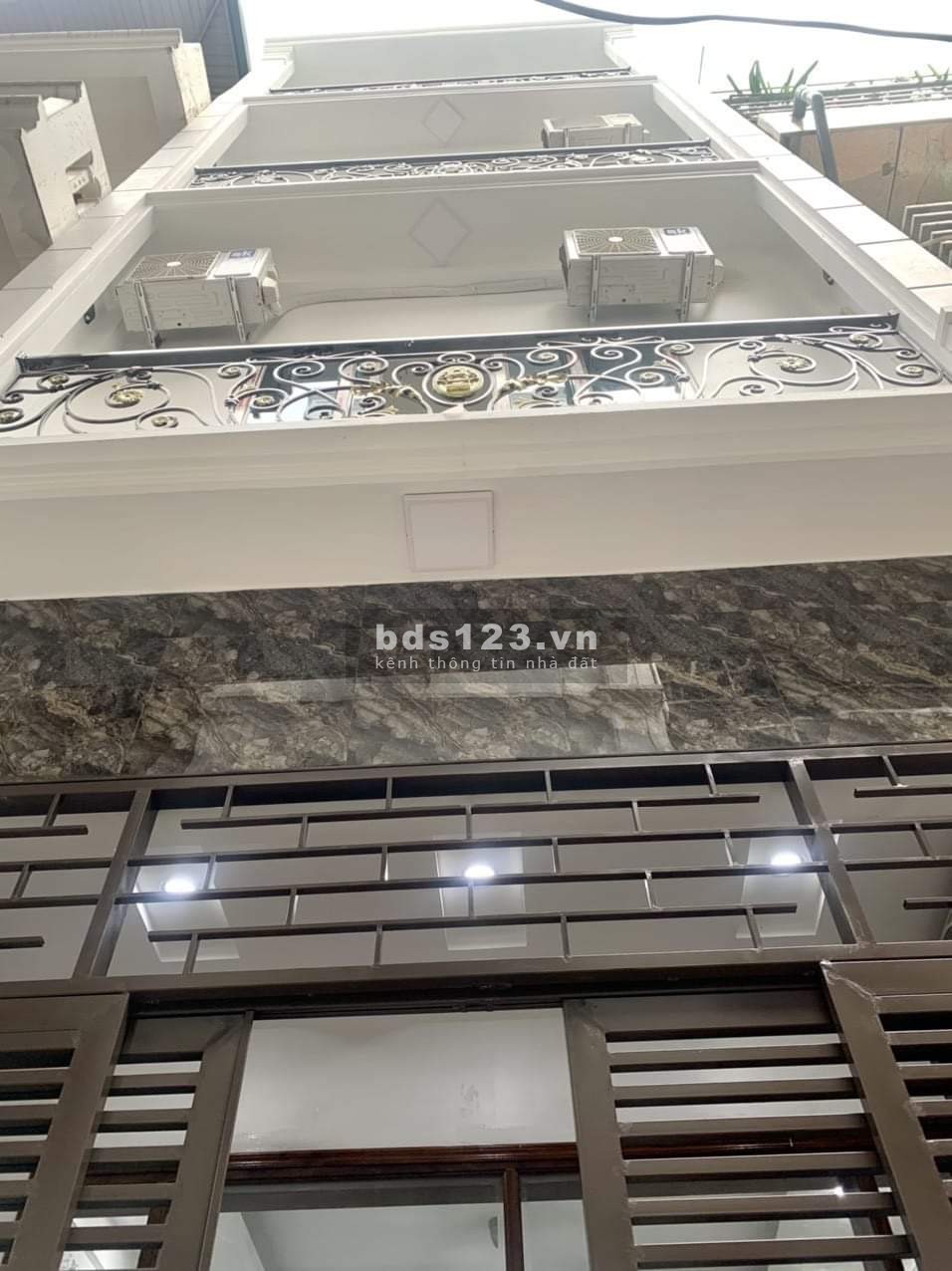 Bán nhà đẹp Hoàng Quốc Việt, Cầu Giây, 55m2, 4 tầng, mặt tiền rộng sổ nở hậu