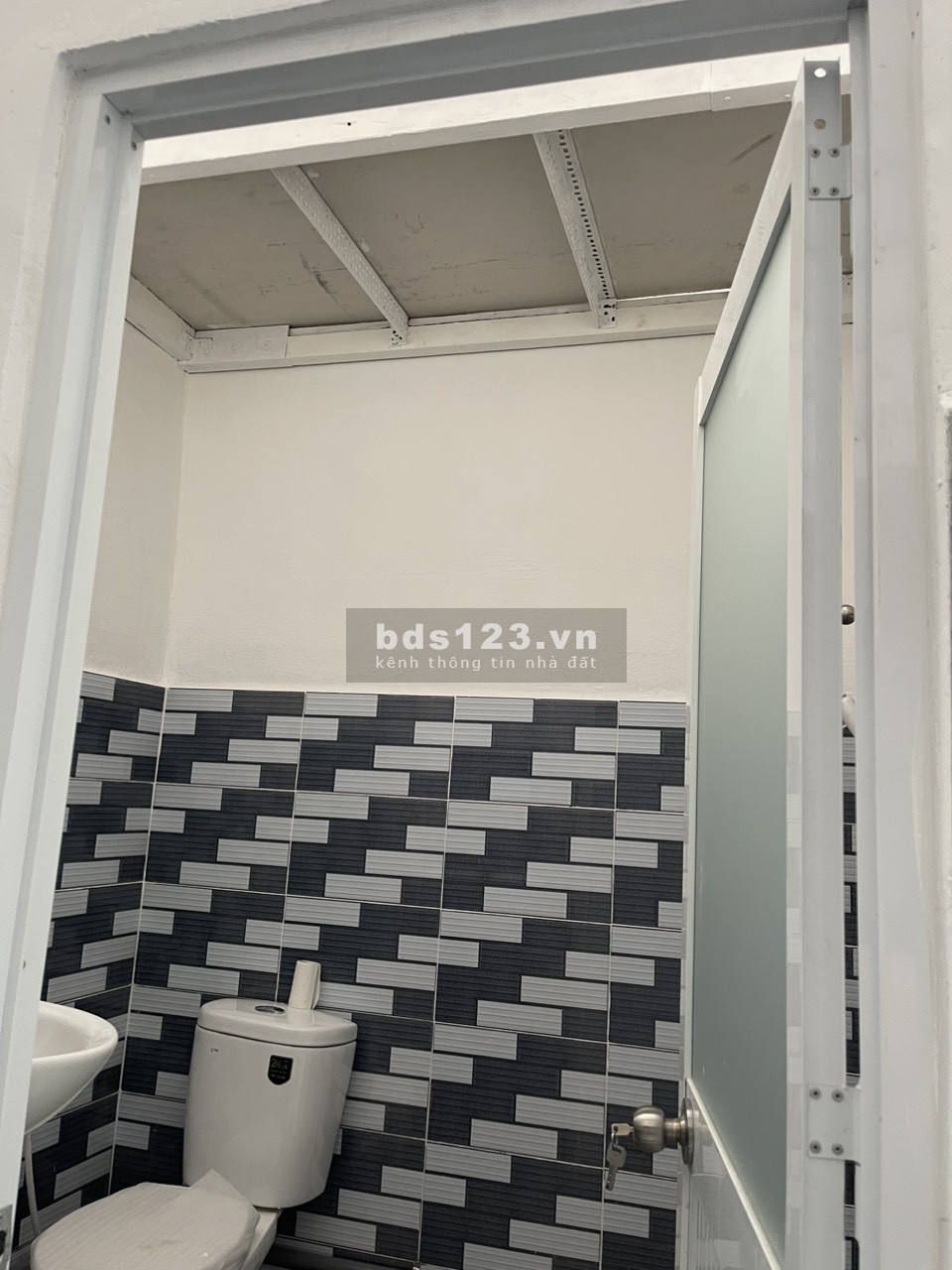 Cho thuê phòng trọ có gác 36m2 lối đi riêng, giờ giấc tự do, Bình Thới, Q11