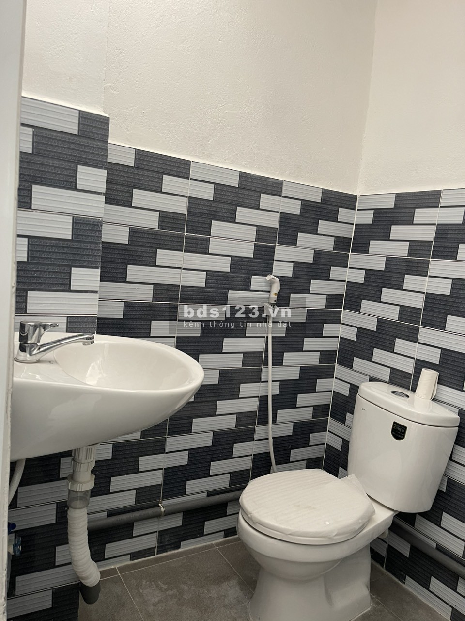 Cho thuê phòng trọ có gác 36m2 lối đi riêng, giờ giấc tự do, Bình Thới, Q11
