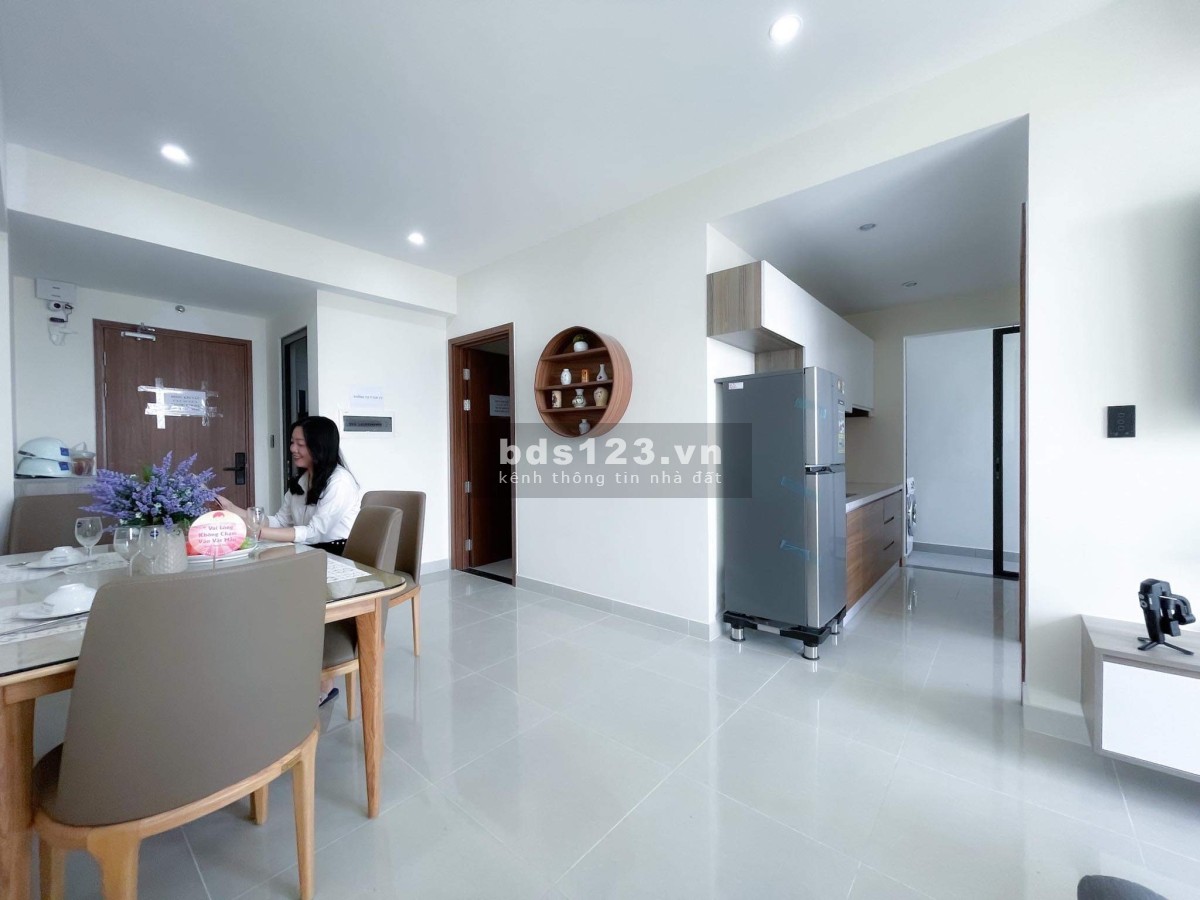 Bán căn hộ 2 phòng ngủ, 2 nhà vệ sinh. Sổ hồng lâu dài