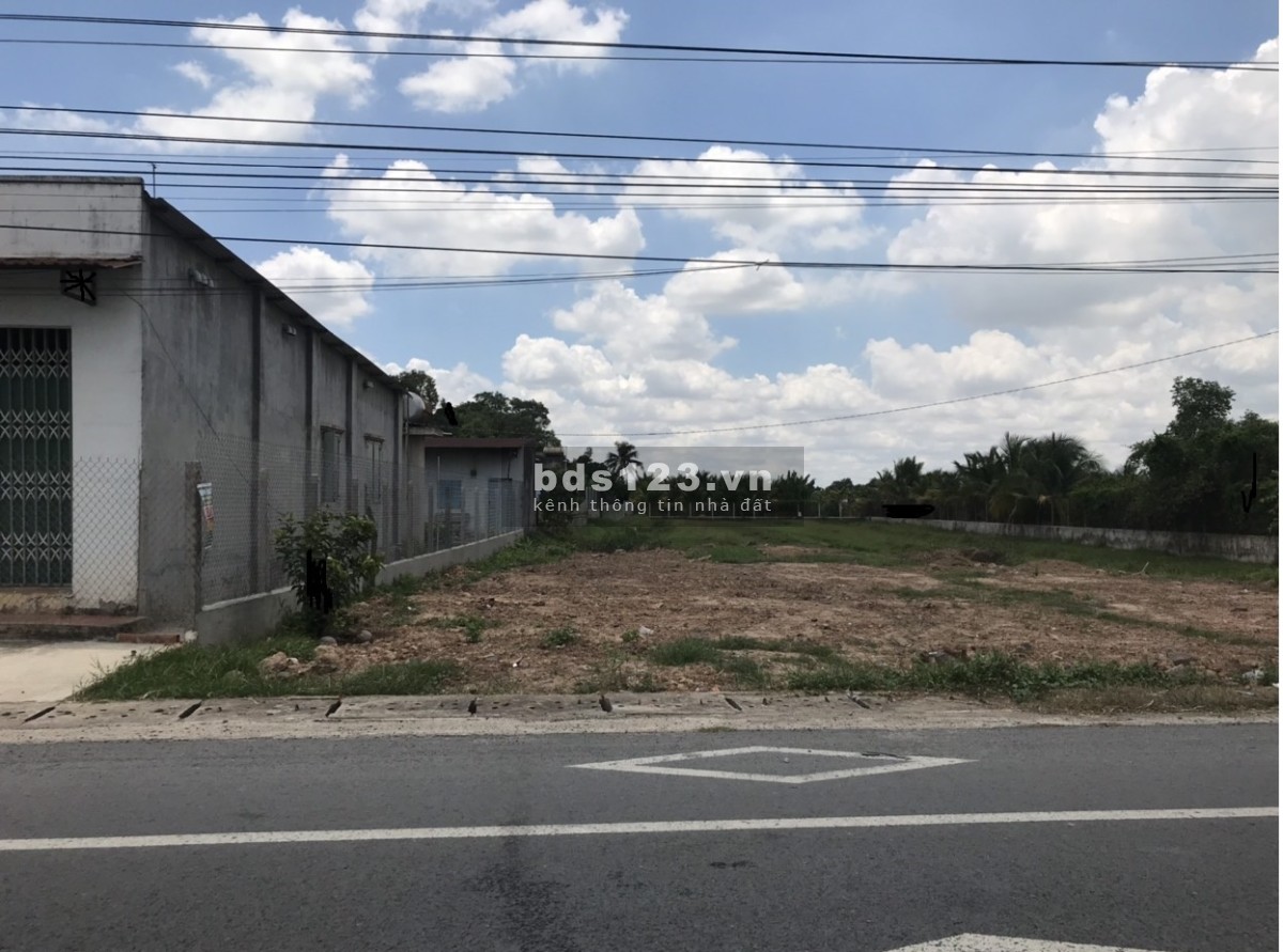 Tôi C SƯƠNG chủ đất bán gấp 924M2. Ngay chợ đêm. Gía 550 triệu.