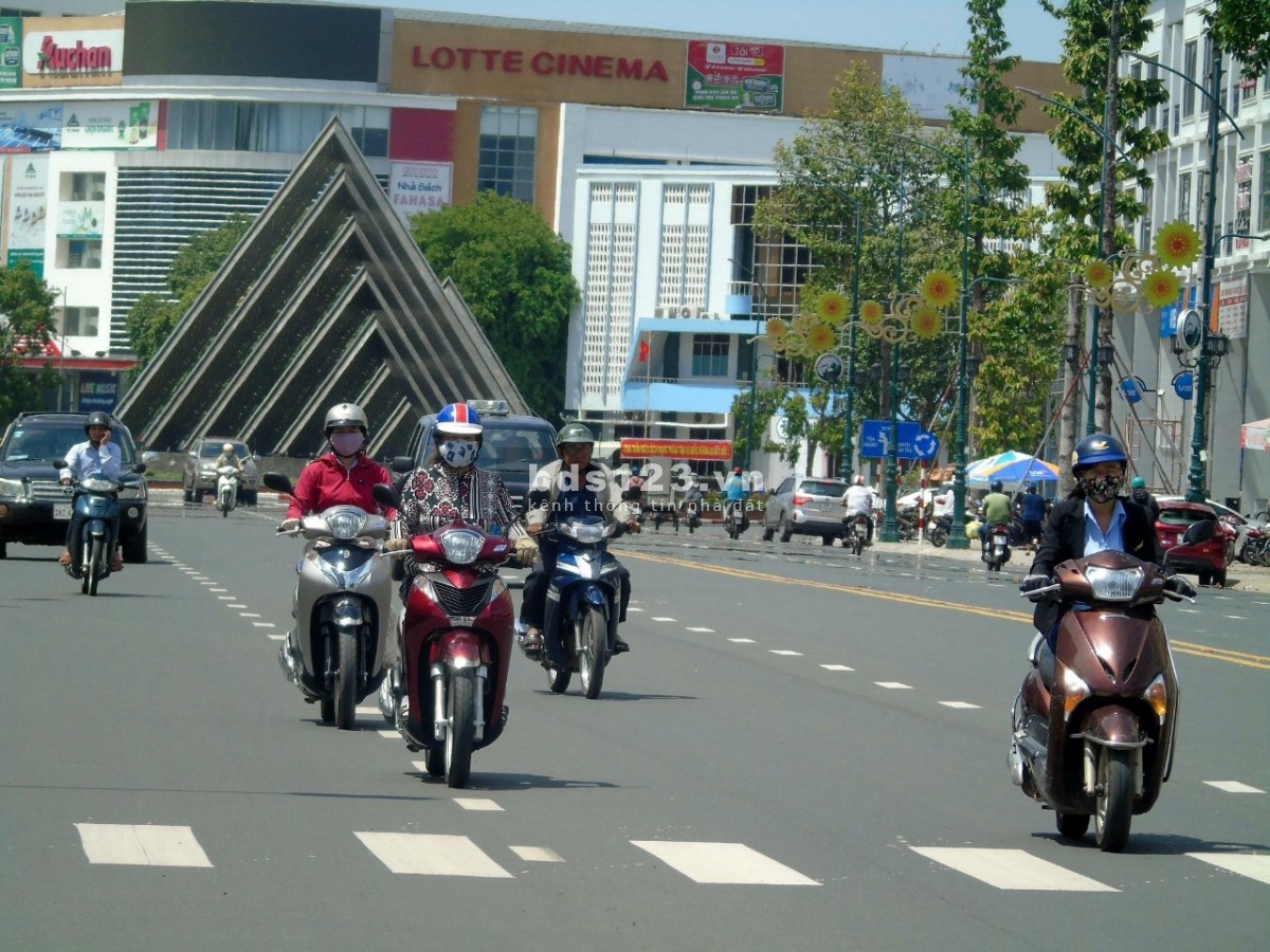 Tôi C SƯƠNG chủ đất bán gấp 924M2. Ngay chợ đêm. Gía 550 triệu.
