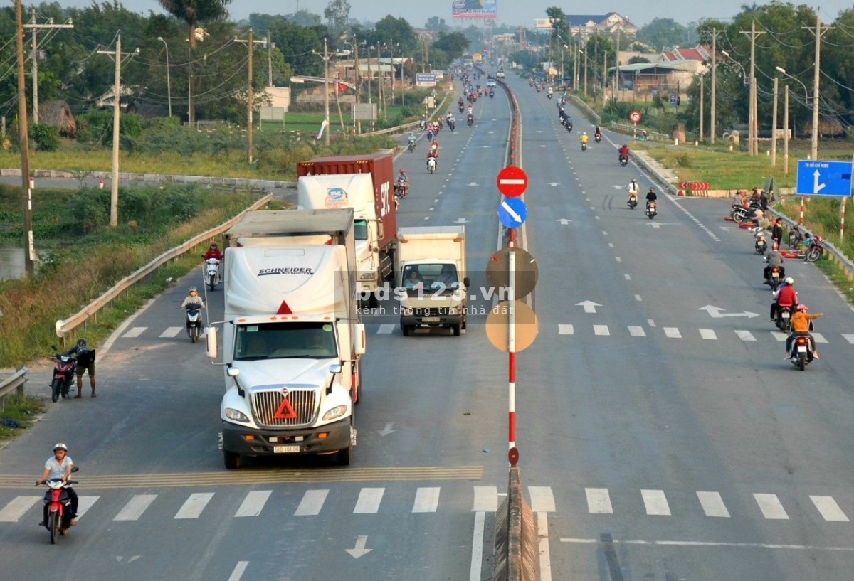 Tôi C SƯƠNG chủ đất bán gấp 924M2. Ngay chợ đêm. Gía 550 triệu.