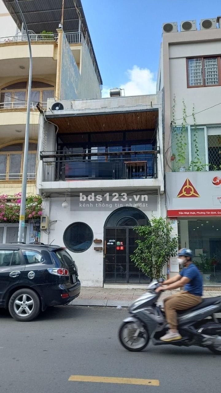 Cho thuê nhà mặt tiền đường Trần Nhật Duật Quận 1