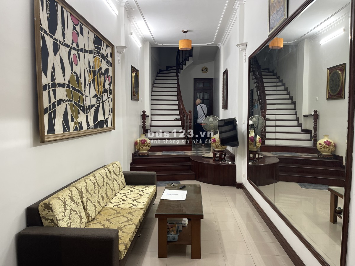 Chính chủ bán gấp 70m2 x 3 tầng ngõ thông Đê La Thành, 2 mặt thoáng