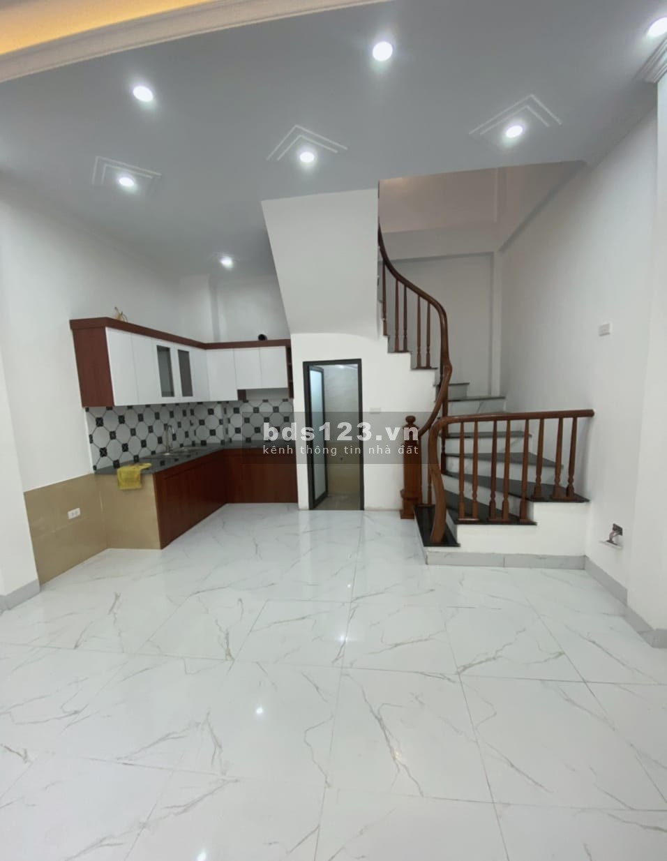 Bán nhà ở ngay - 2 Thoáng - Hàng xóm làng Việt Kiều Châu Âu - 30M x 5 tầng - Chỉ 3.3 Tỷ.