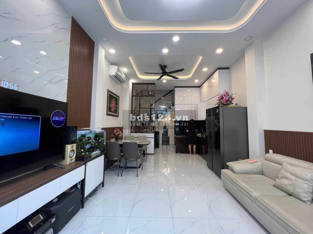 Bán nhà 4 tầng Ngay Tttp Biển, đường Tân Trào, Nha Trang