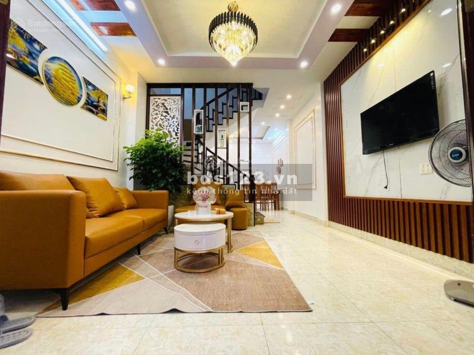 Bán nhà riêng phố Đỗ Đức Dục, Nam Từ Liêm. DT 38m² MT 4 m, 3.6 tỷ, ô tô, kinh doanh.