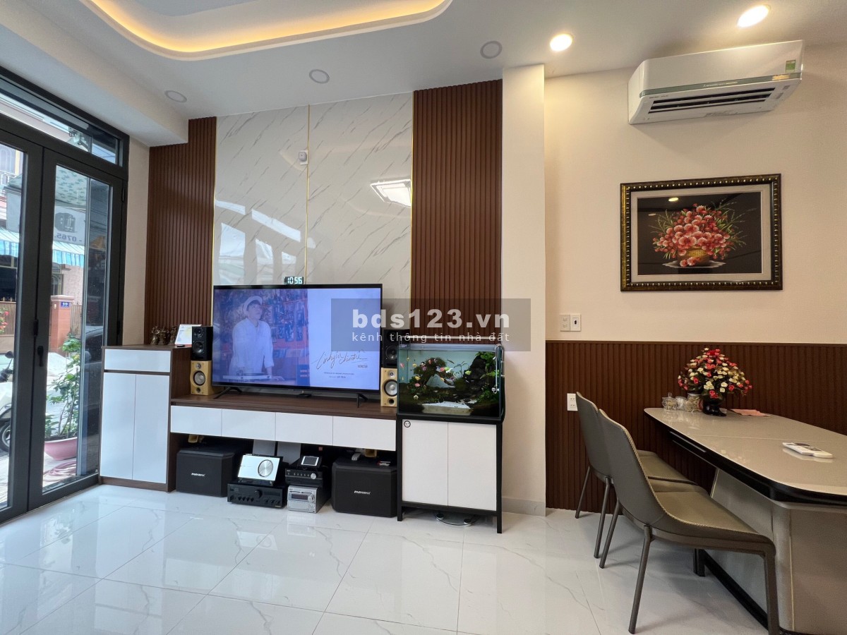 Bán nhà 4 tầng Ngay Tttp Biển, đường Tân Trào, Nha Trang