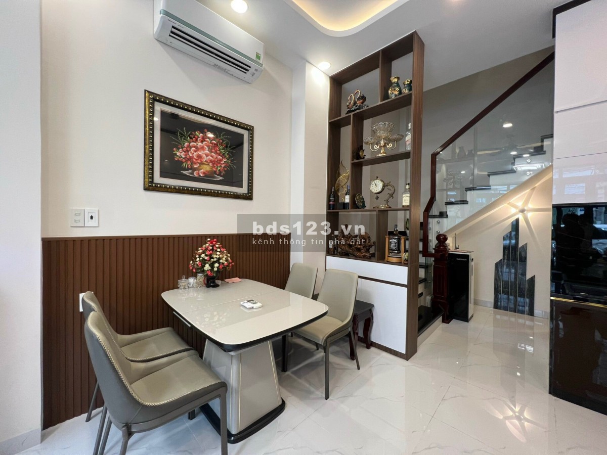 Bán nhà 4 tầng Ngay Tttp Biển, đường Tân Trào, Nha Trang