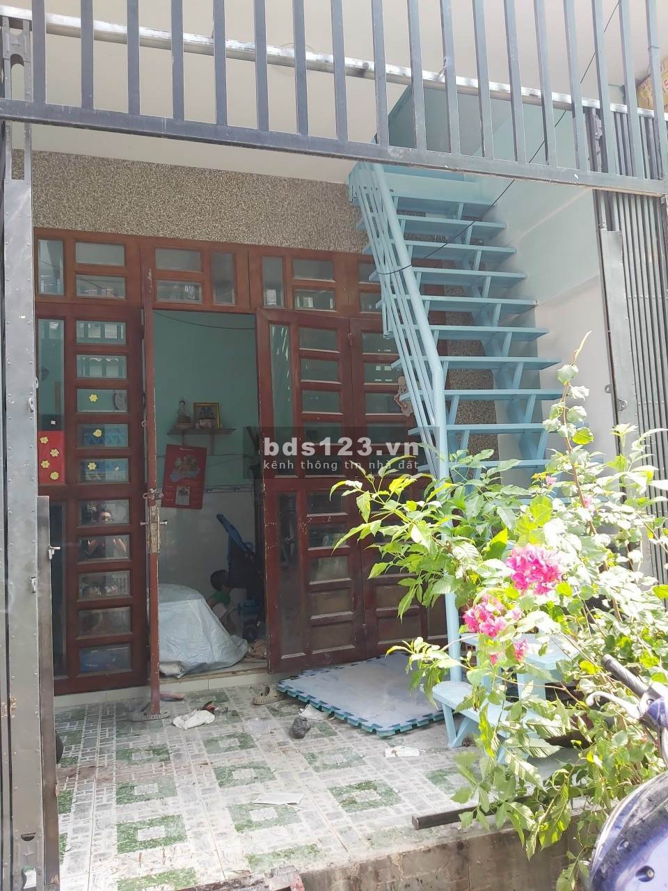 Bán nhà Quận Bình Tân. Giá 4.5 tỷ TL. 1 trệt 1 lầu, 5 PN. DT 4x16m