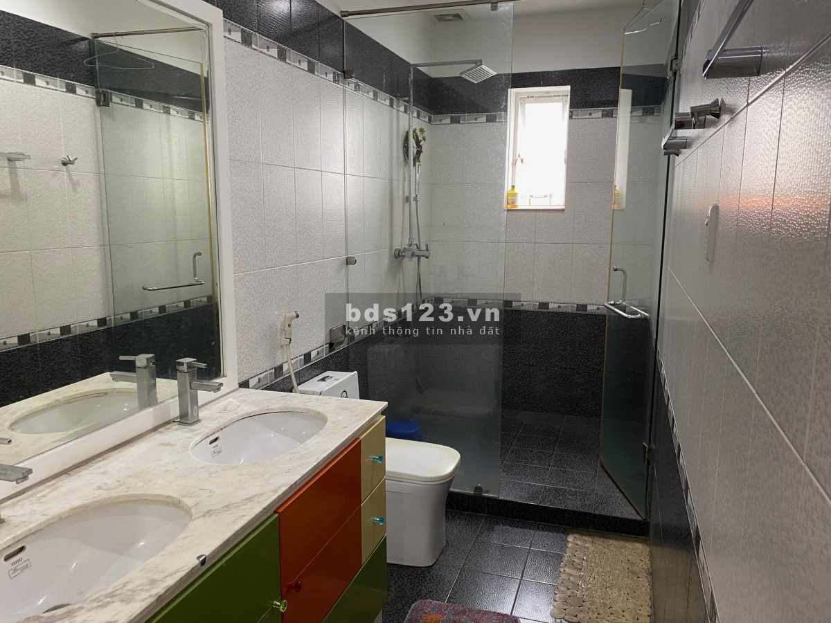 Cho thuê nhà nguyên căn 7 x 22 đường Số 5 - Đường Lý Phục Man, Bình Thuận, Quận 7.
