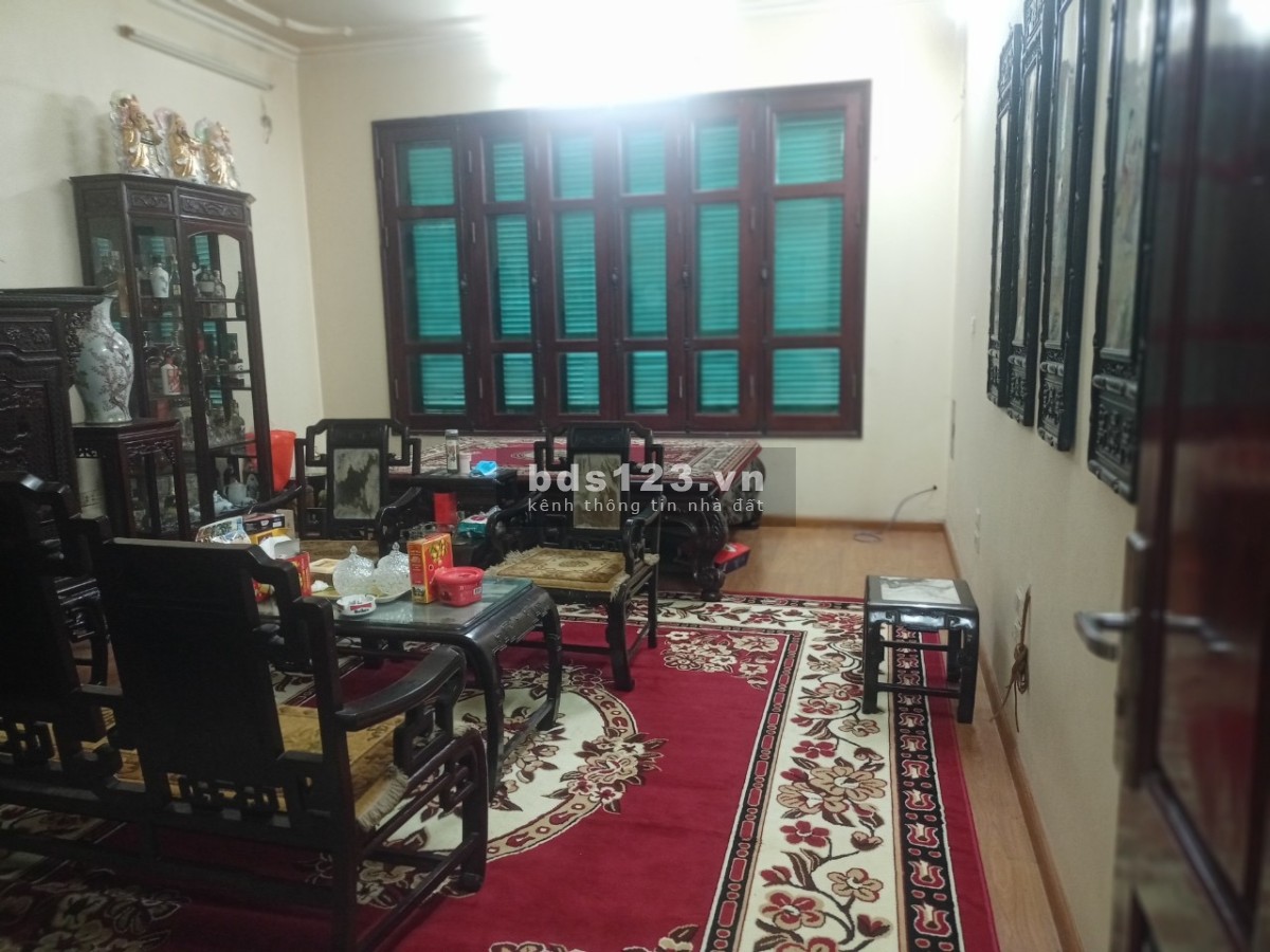 Bán nhà riêng trên đường Lạc Long Quân, Tây Hồ