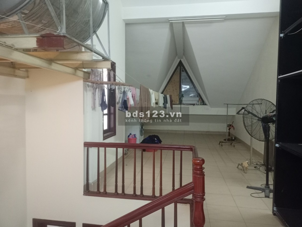 Bán nhà riêng trên đường Lạc Long Quân, Tây Hồ
