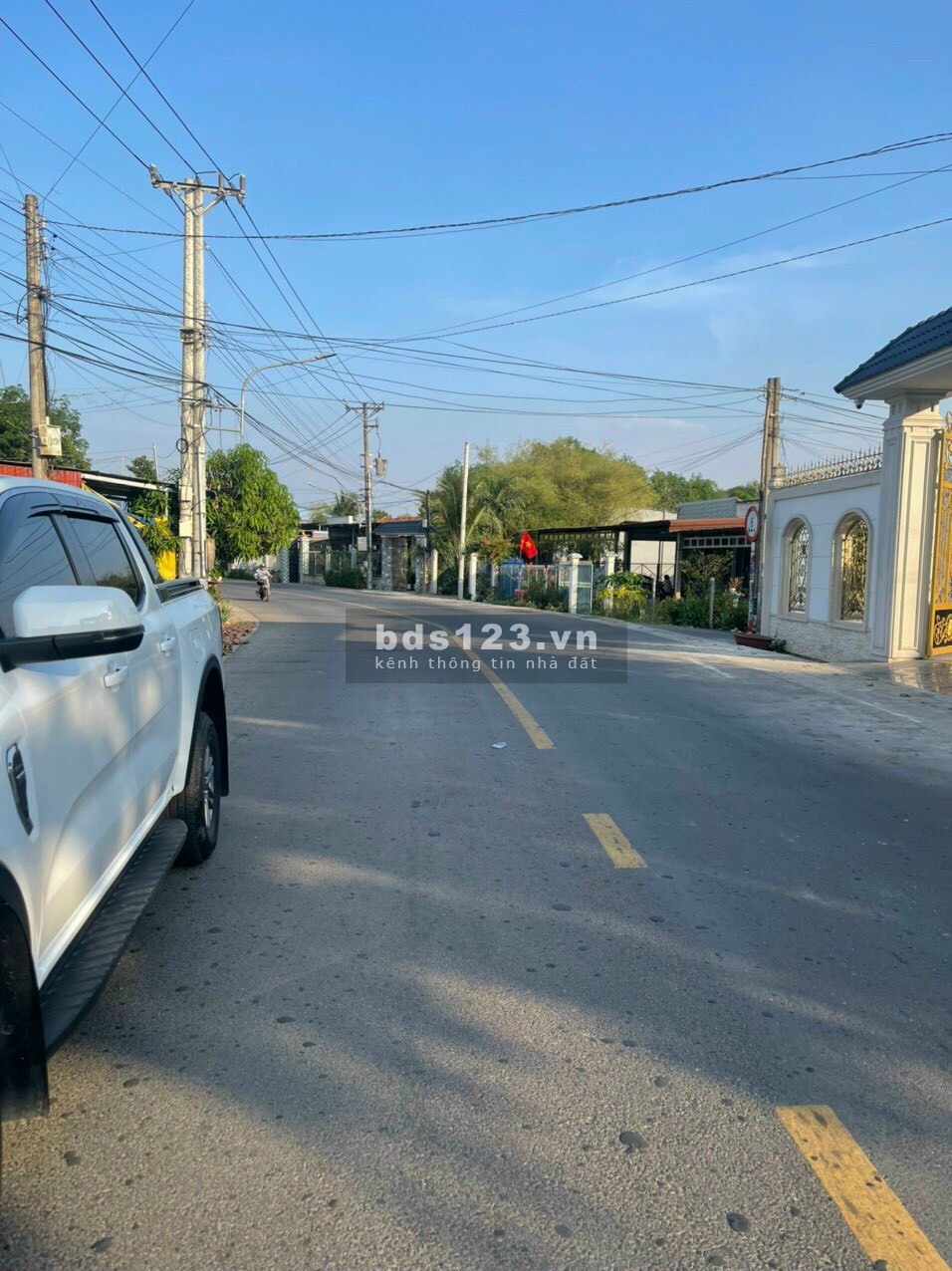 Lên đây làm ăn thất thoát nên cần bán nhà để về quê ở làm ăn nên bán 100m2 1 lầu 1 trệt 800m2