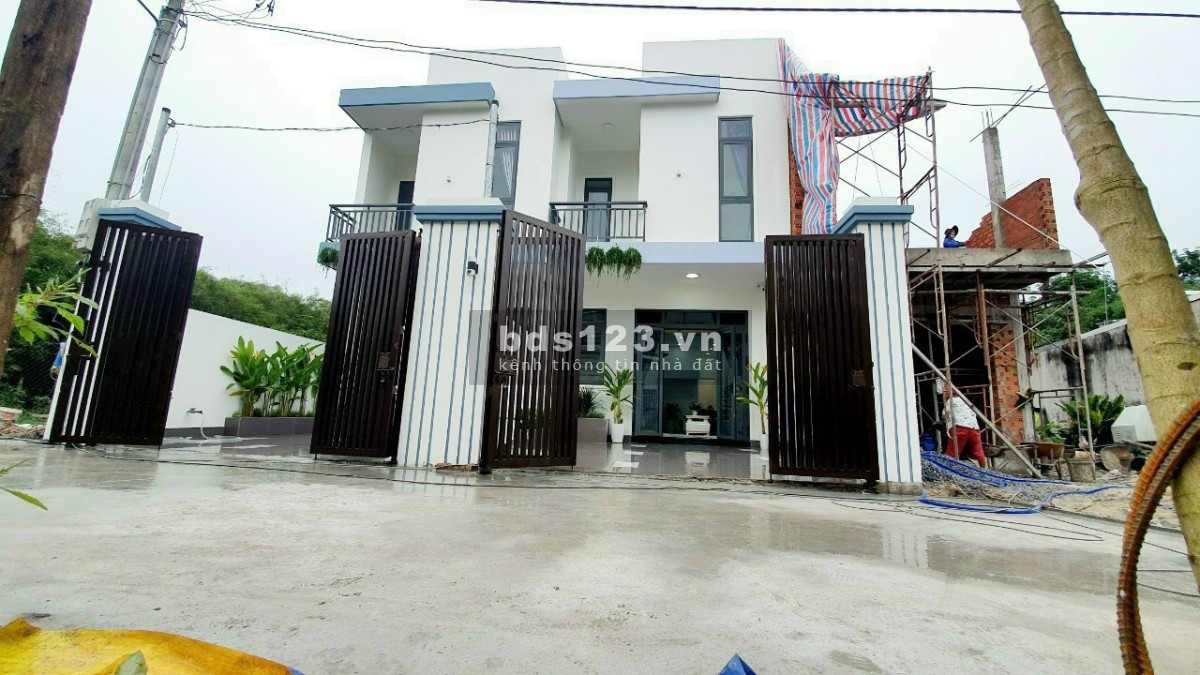 Lên đây làm ăn thất thoát nên cần bán nhà để về quê ở làm ăn nên bán 100m2 1 lầu 1 trệt 800m2
